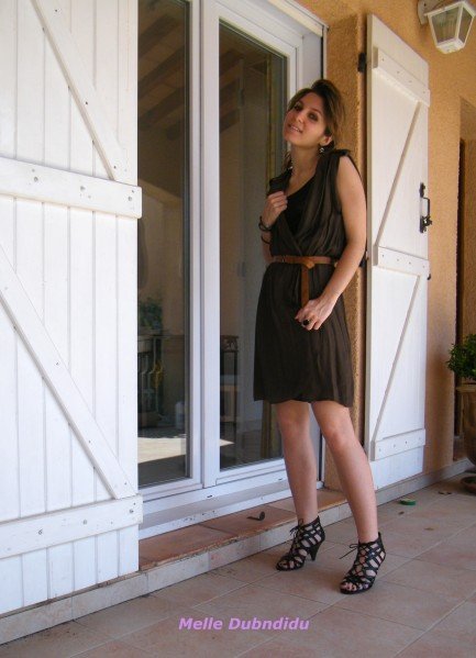 Kaki velouté et drapé de chez Zara#44