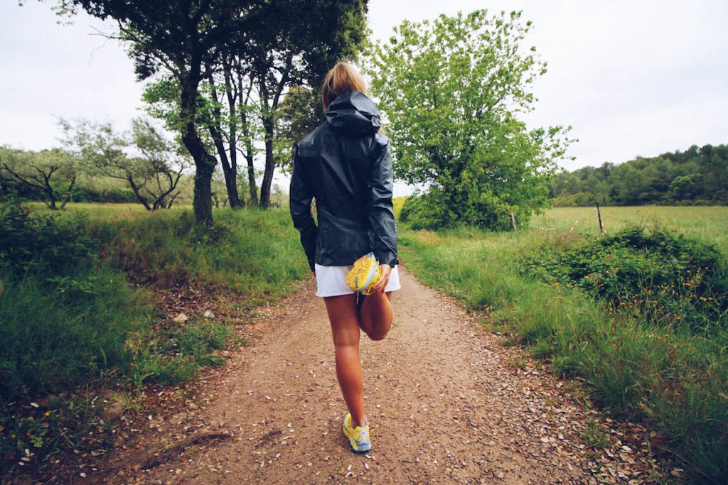 Trail & course à pied : choisir sa veste pour courir sous la pluie