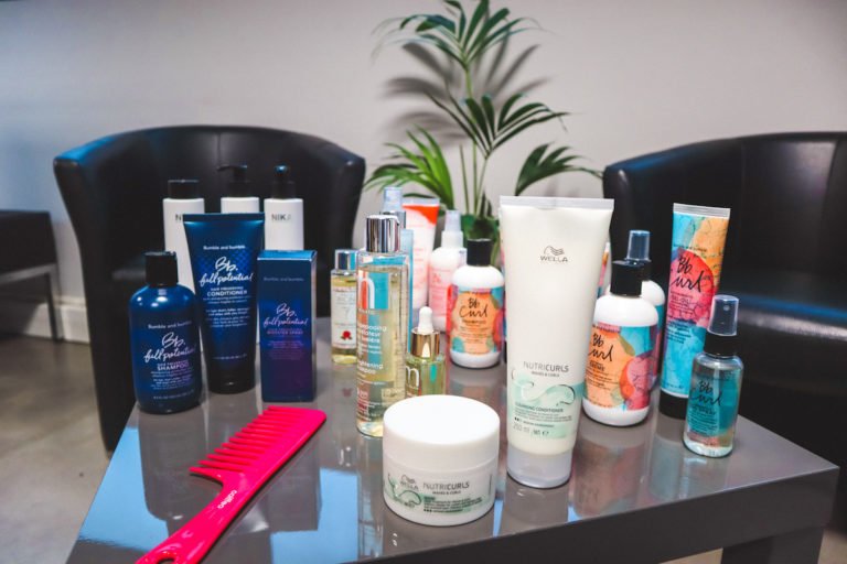 FAQ Coiffure: Entretien quotidien des cheveux longs et/ou bouclés (démêlage, shampoing..)