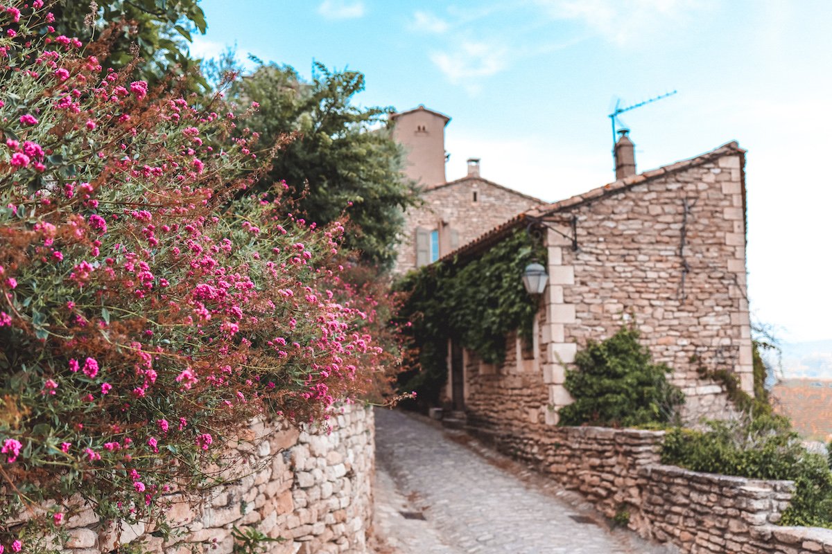 Itinéraires et visites des plus beaux villages du Luberon – Anne & Dubndidu